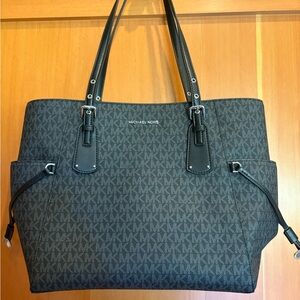 Michael Kors Logo Voyager East West black/silver Tote with Leather Trim